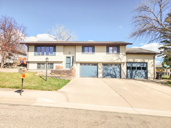 1116 Westwood Dr, Pierre, SD 57501