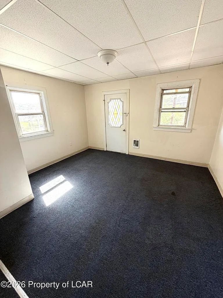 6 bed, 1386 sqft, $1,100 — Photo 2