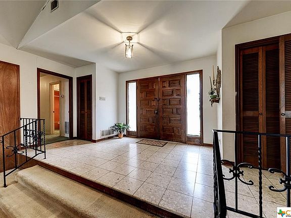 4th image of 201 Claremont Dr