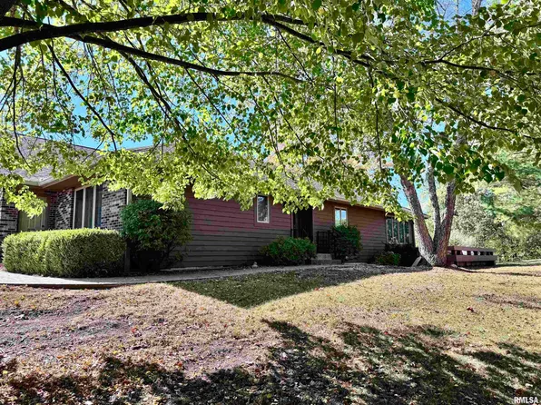 1005 Bayberry Ln, Macomb, IL 61455