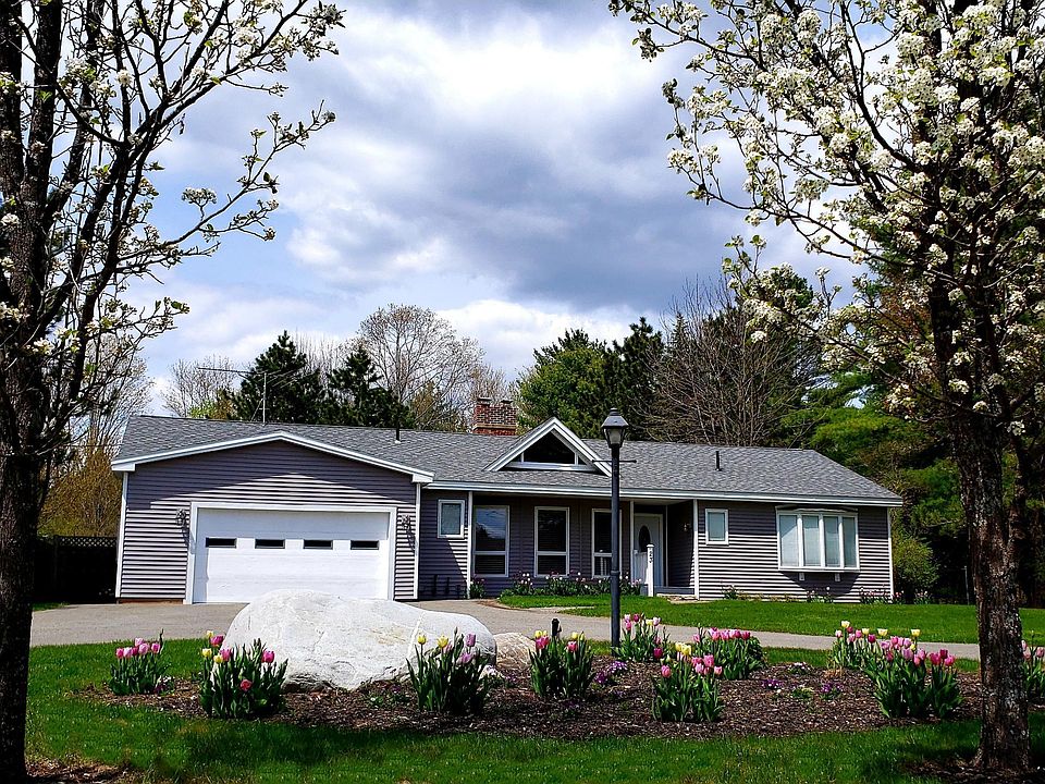 1st image of 23 Ingraham St