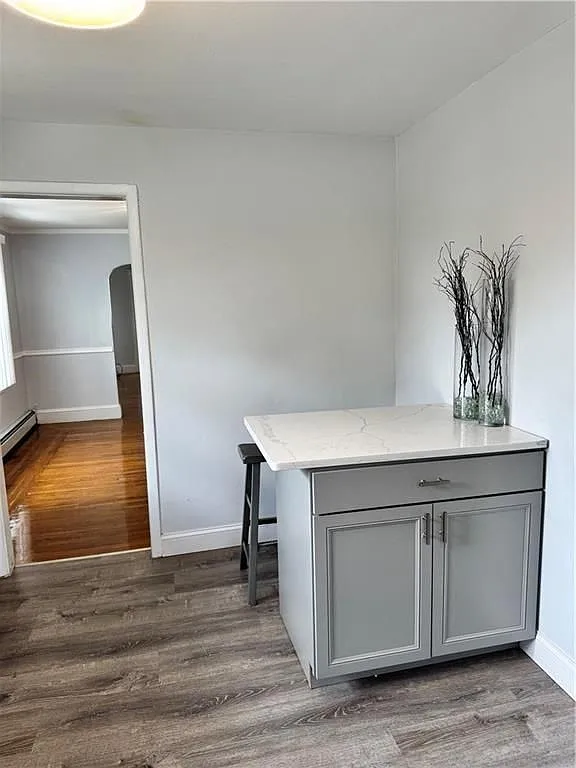 3 bed, 1.0 bath, 1275 sqft, $2,300 — Photo 3