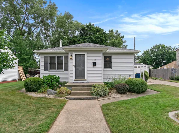 2921 S Shore Dr, Mishawaka, IN 46544