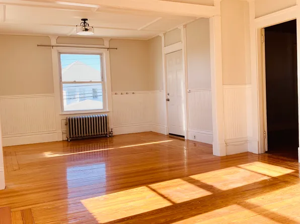 875 Newport Ave, Pawtucket, RI