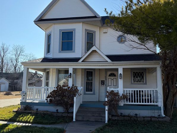 539 W 7th St, Larned, KS 67550