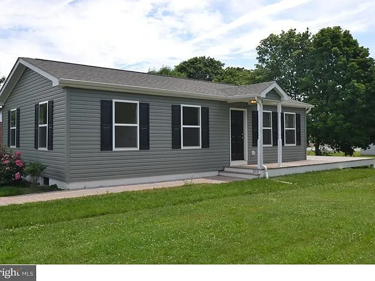 203 Hamilton St — Photo 2