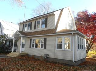 90 Hale Ter, Bridgeport, CT 06610