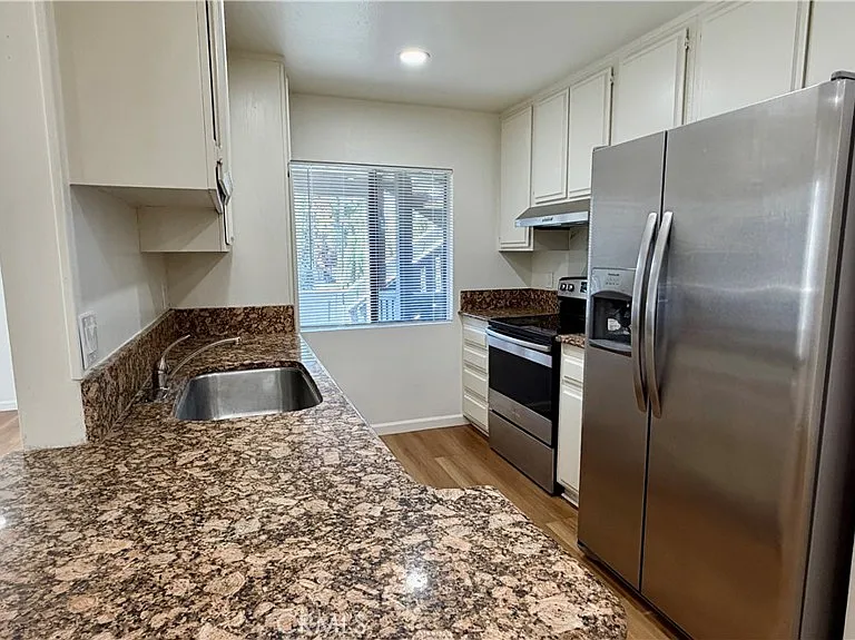 3044 W Cheryllyn Ln — Photo 8