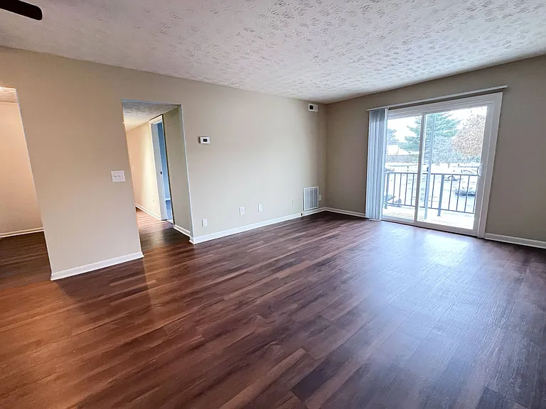 Crown Crossing Apartments — Photo 74