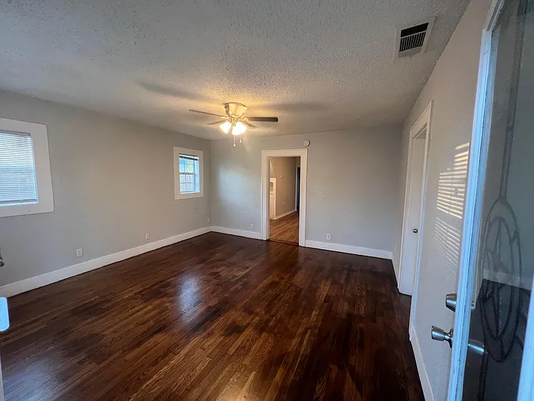 3413 Conway St — Photo 2