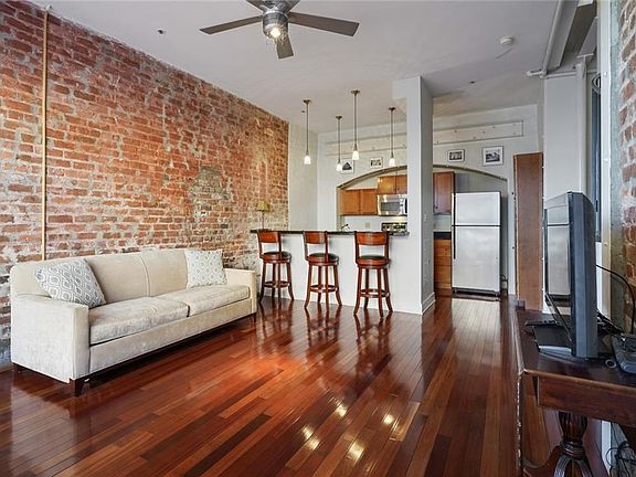 5th image of 1111 S Peters St APT 305