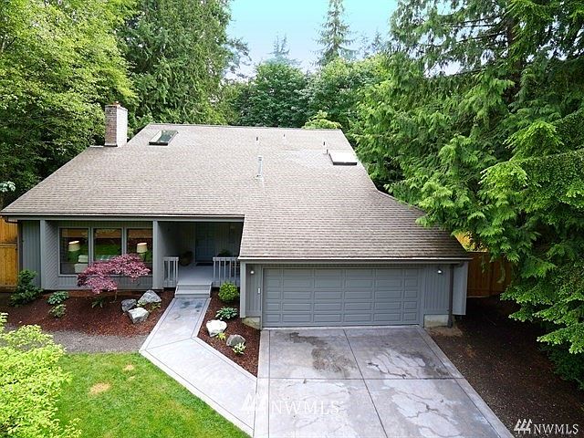 Northwest Contemporary style home located in the wonderful Point Fosdick community.