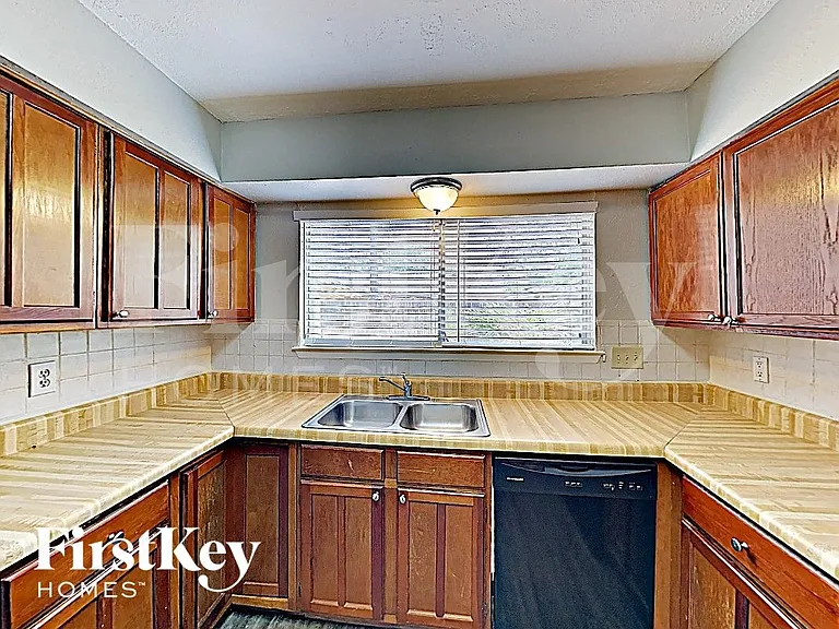 20327 Bridgedale Ln — Photo 5