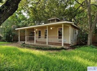 210 E Crockett St, Luling, TX 78648