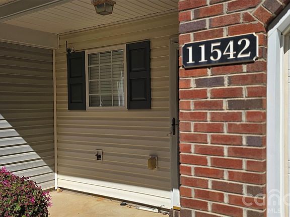 3rd image of 11542 Rabbit Ridge Rd