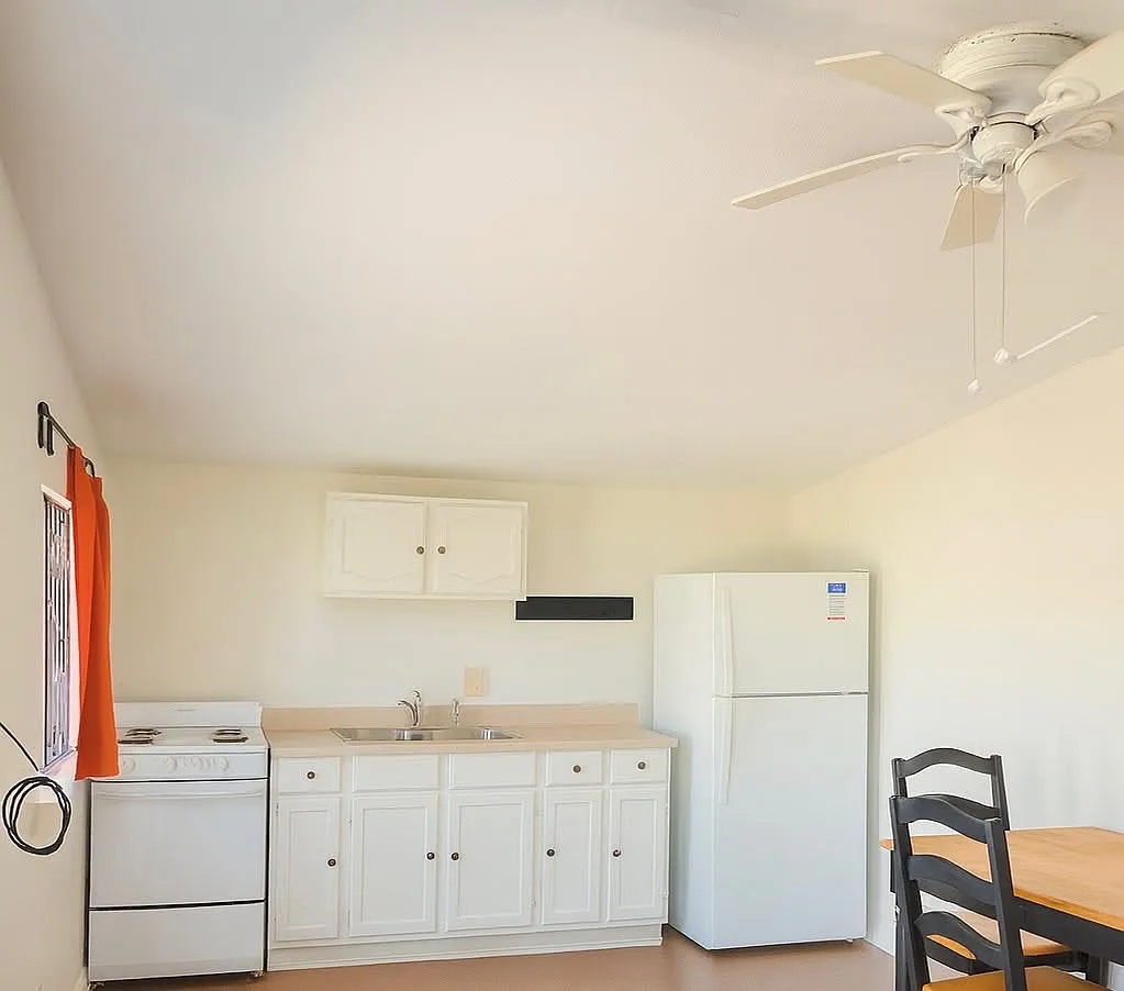 Studio, 200 sqft, $895 — Photo 1