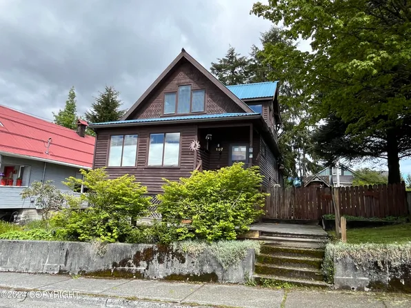107 Dolphin St, Petersburg, AK 99833