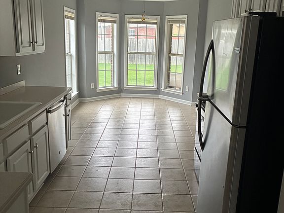 3rd image of 1319 Hallwood Ln