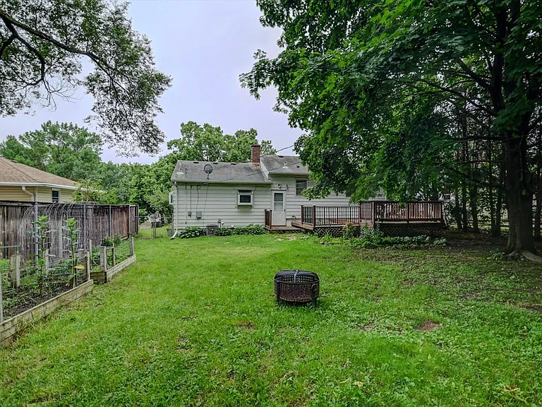 10 Bradford Ln — Photo 11