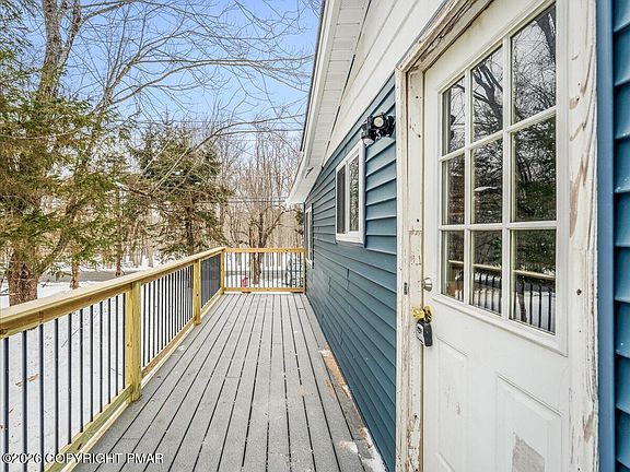 3rd image of 282 Mountain Rd