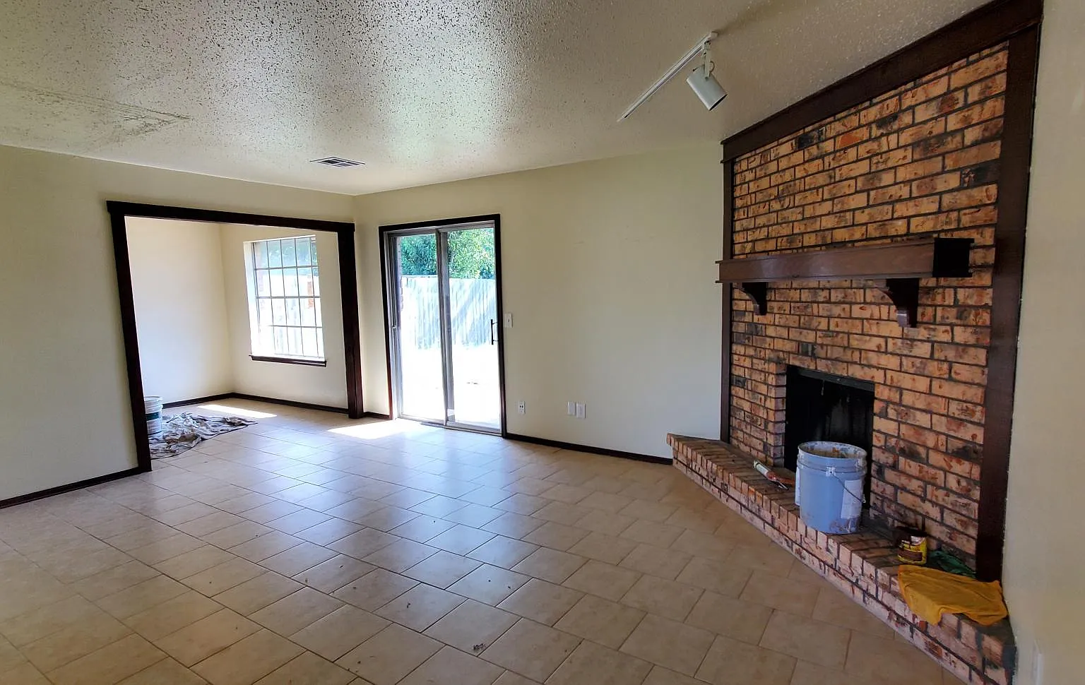 1116 Kings Ct — Photo 2