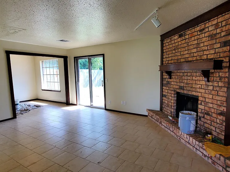 1116 Kings Ct — Photo 3
