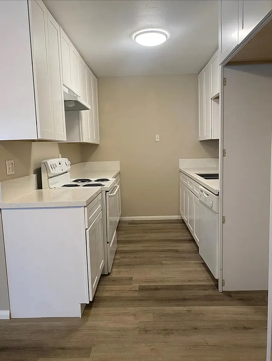 Building Photo - 10942 Rincon St #42