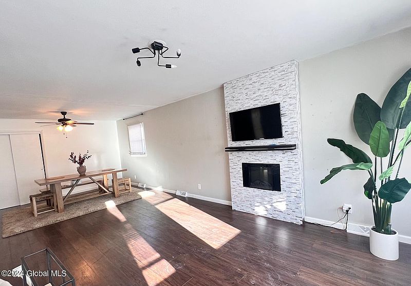 4th image of 28 Seminole Avenue