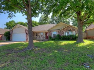 2414 Westwood Dr, Claremore, OK 74017