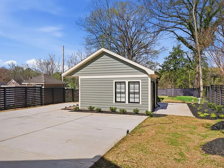 1840 Merriman Ave — Photo 10