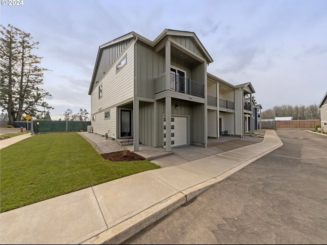 2360 Kingwood St — Photo 1