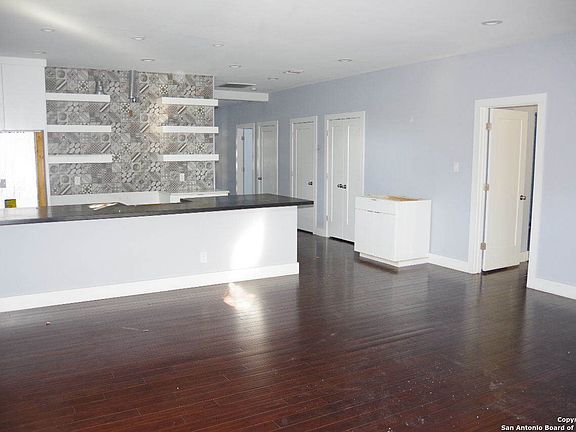4th image of 322 LONE STAR BLVD