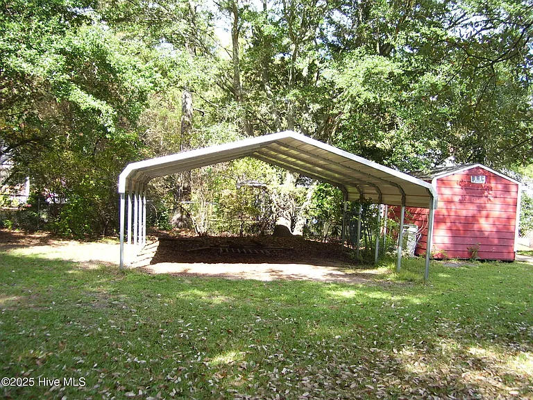 402 Sanborn St — Photo 23