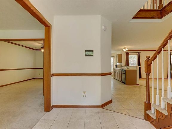 3rd image of 813 McCrae Dr
