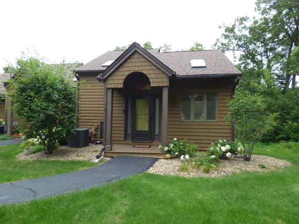 26 Creekwood Ln, Galena, IL 61036