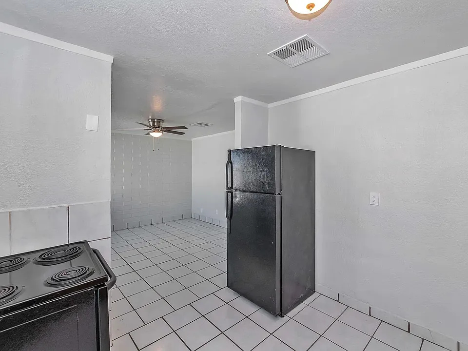 732 W Southgate Ave #2
