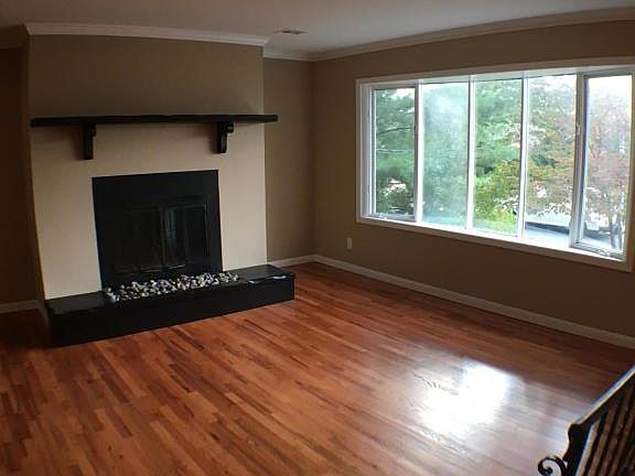 3rd image of 3 Frankies Ln