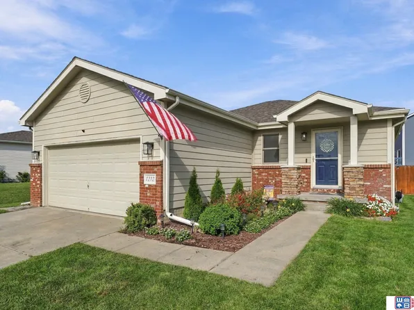 1212 Garden Valley Rd, Lincoln, NE 68521