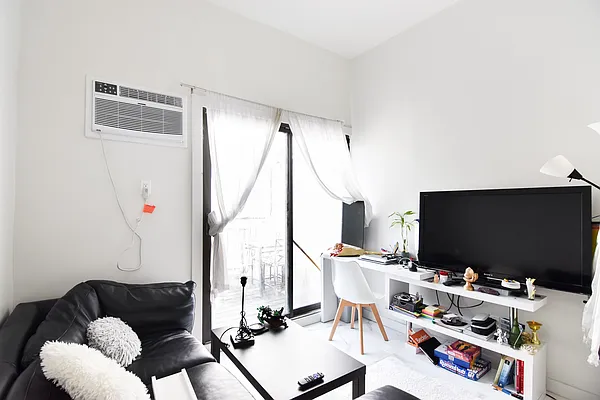 Rented by The Agency | media 9