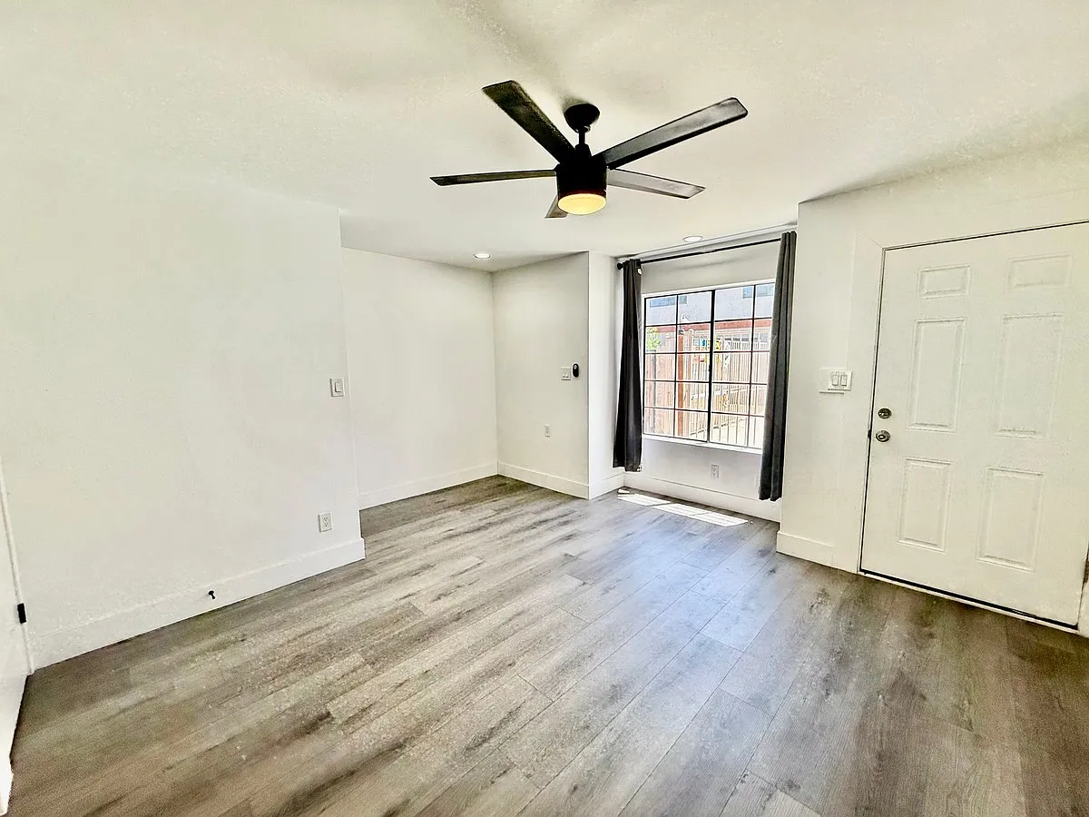 2 bed, 1.5 bath, 1048 sqft, $1,799 — Photo 4