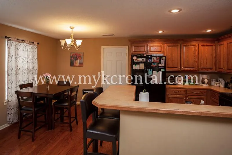 4228 Mission Rd. — Photo 2