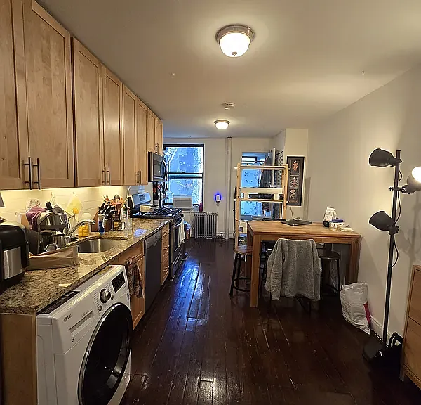 415 E 9th St #5 — Photo 6