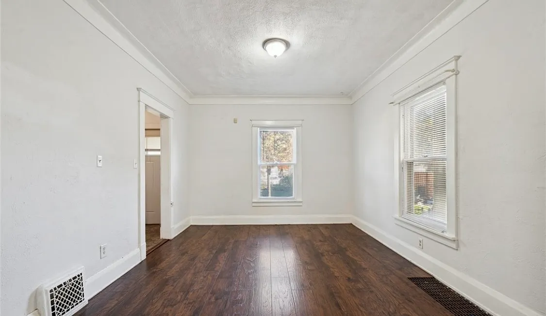 3 bed, 1302 sqft, $1,300 — Photo 2