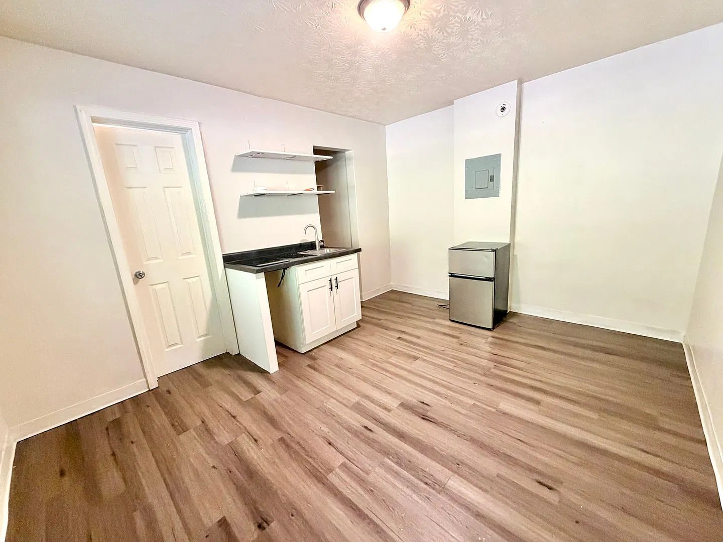 Affordable Studio Living | Utilities Included | Renovated Efficiencies in Roselawn — Photo 1
