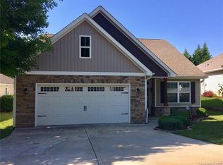 21 Eagle Ridge Ln N, Flat Rock, NC 28731
