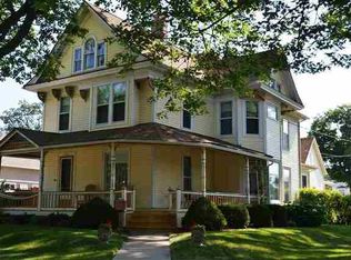 822 Washington St, Cedar Falls, IA 50613