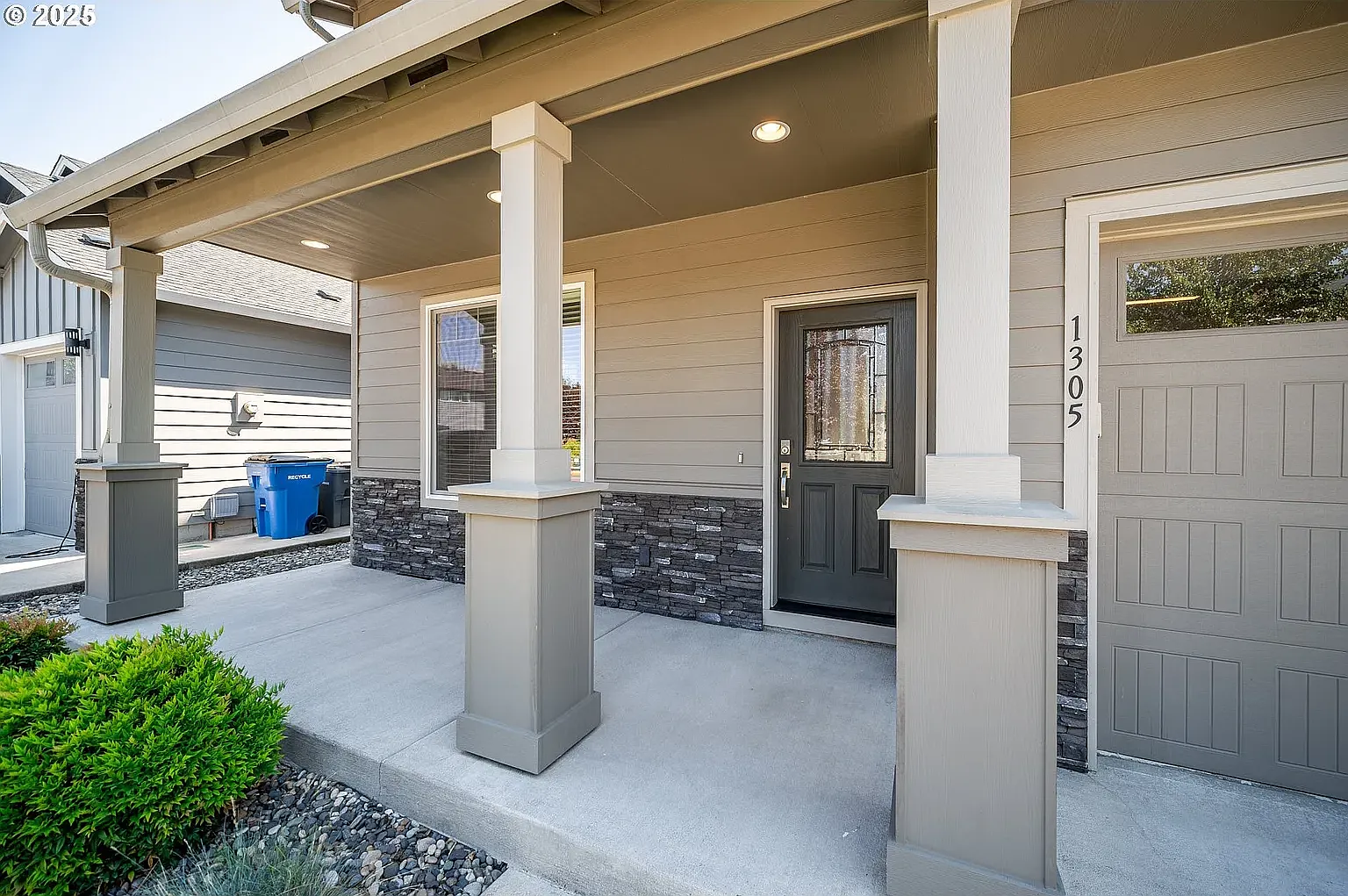 4 bed, 2650 sqft, $3,450 — Photo 2