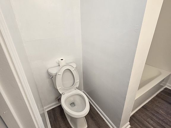 5th image of 3757 Heathrow Dr