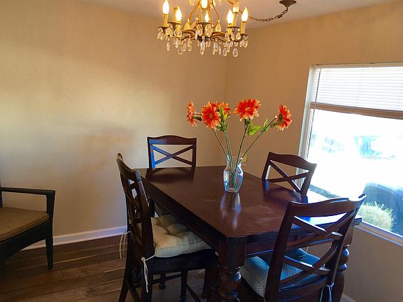 48 Dining area Table