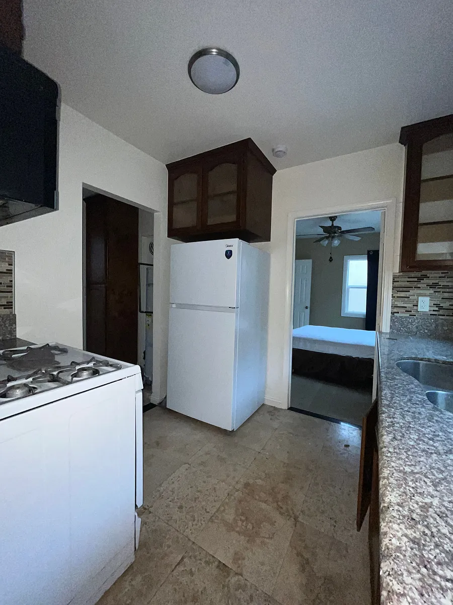 Building Photo - 5219 Denker Ave #5219